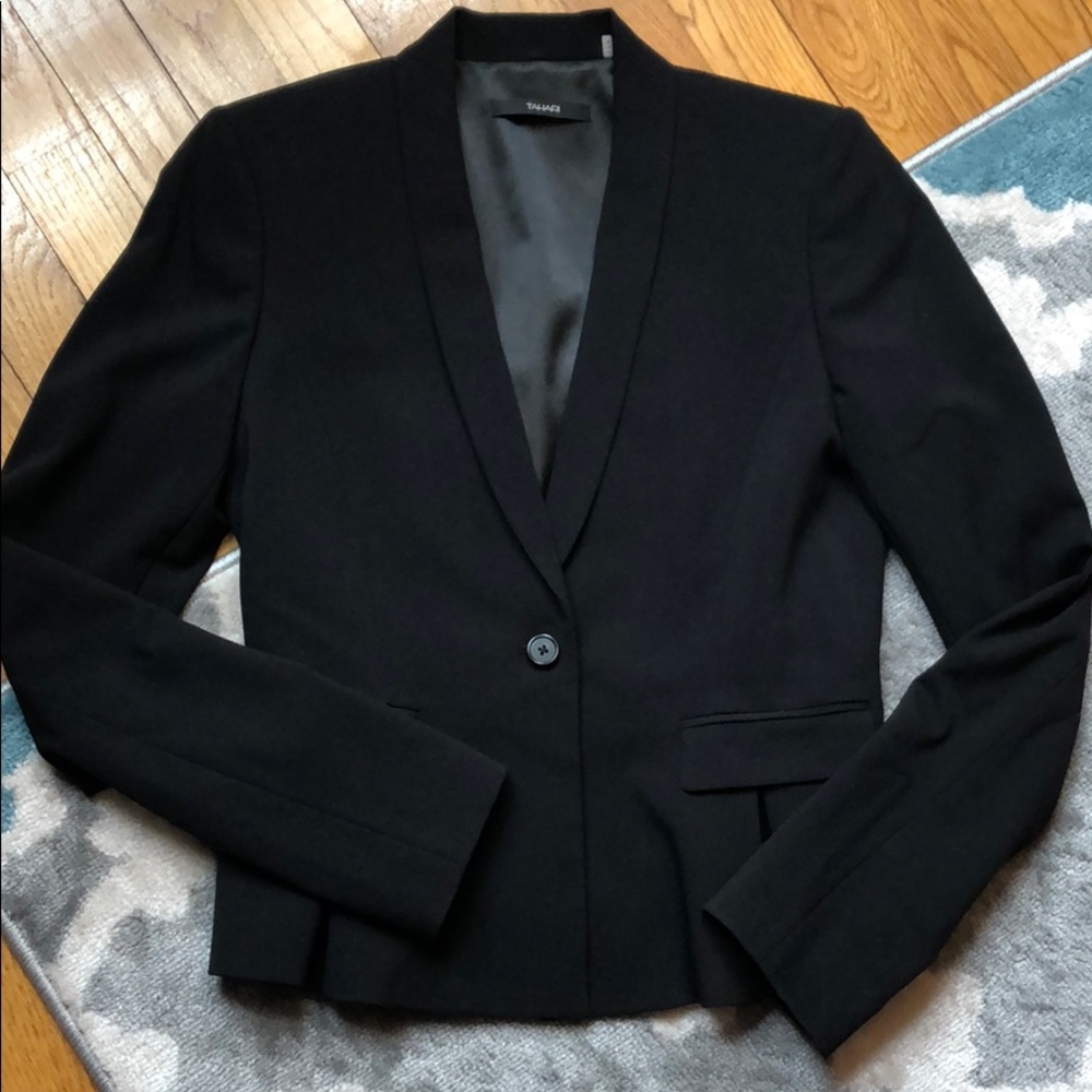Black Tahari blazer